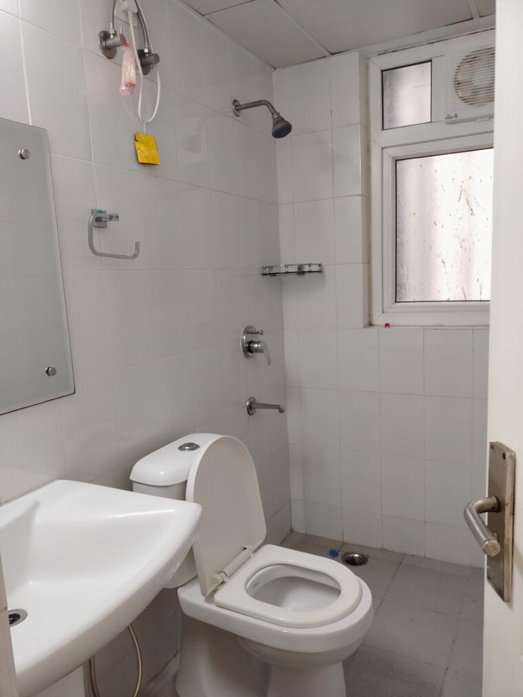 Bathroom, dhoot-time-residency 3 Bedroom 1502 Sq.Ft. Apartment In Sector 63 Gurgaon 9619483