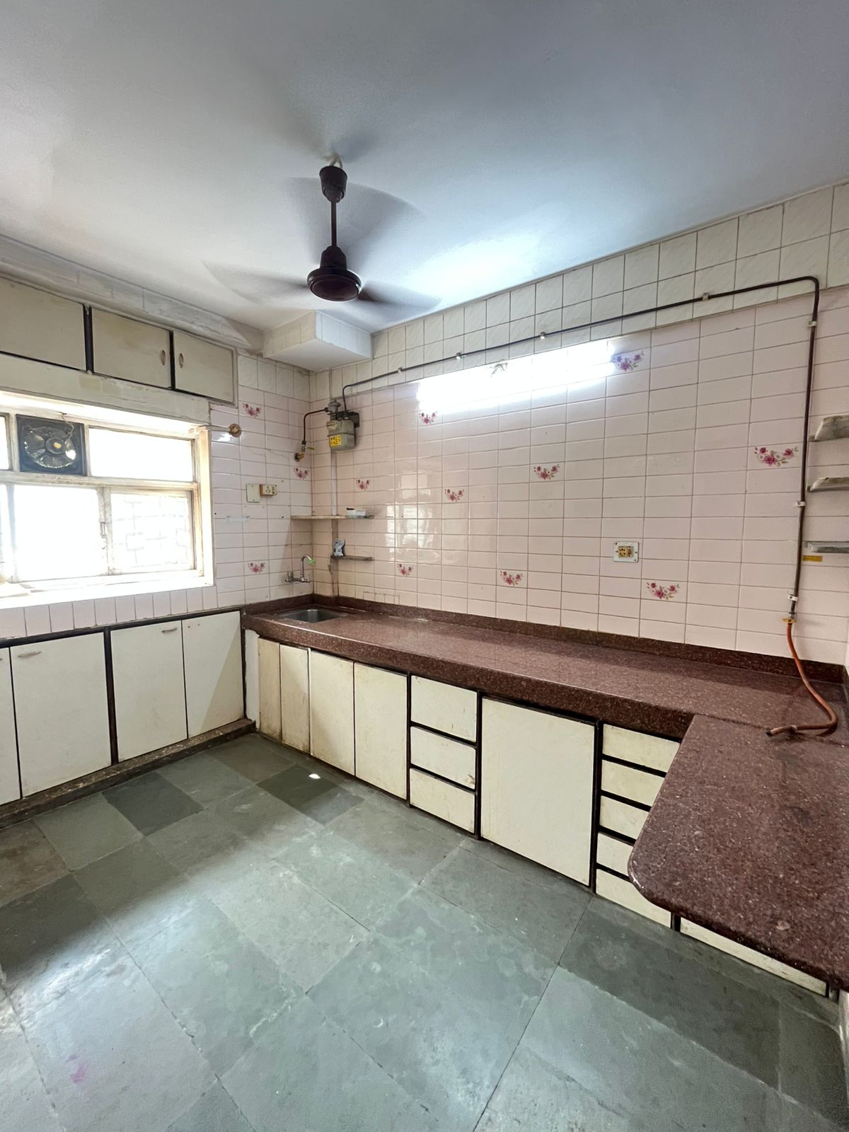 1 BHK + Extra Room Apartment For Rent in Pratika Apartment