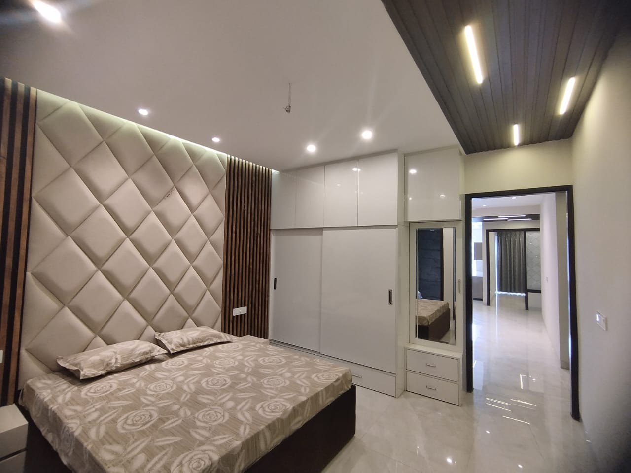 2 BHK + Extra Room Apartment For Sale in Legend Towers
