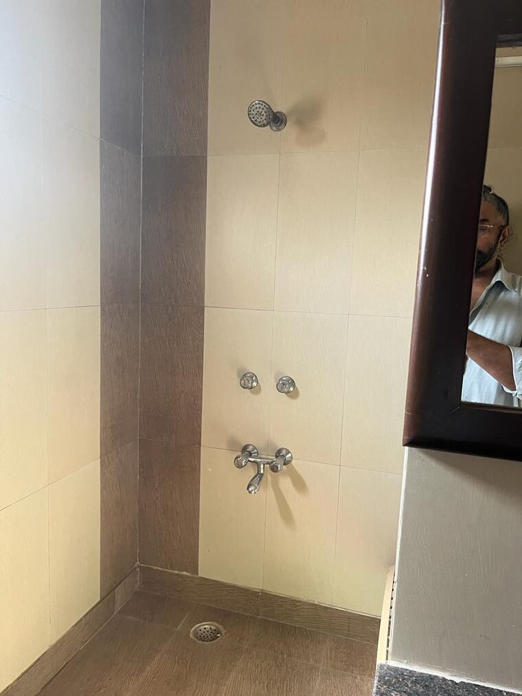 Bathroom, lajpat nagar ii 1 Bedroom 1000 Sq.Ft. Builder Floor In Lajpat Nagar ii Delhi 9619555