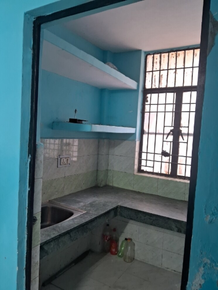 Kitchen, vaidpura 1 Bedroom 30 Sq.Mt. Apartment In Vaidpura Greater Noida 9619620