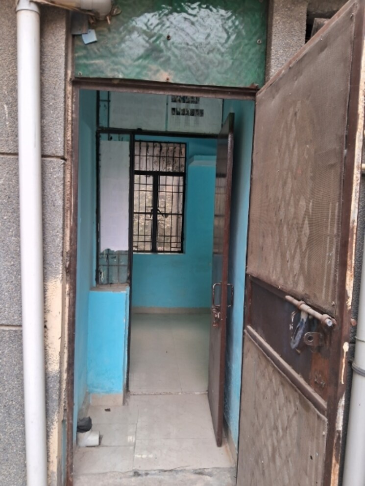 Room, vaidpura 1 Bedroom 30 Sq.Mt. Apartment In Vaidpura Greater Noida 9619620