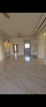 4 BHK 325 Sq.Yd. Builder Floor in Sector 84