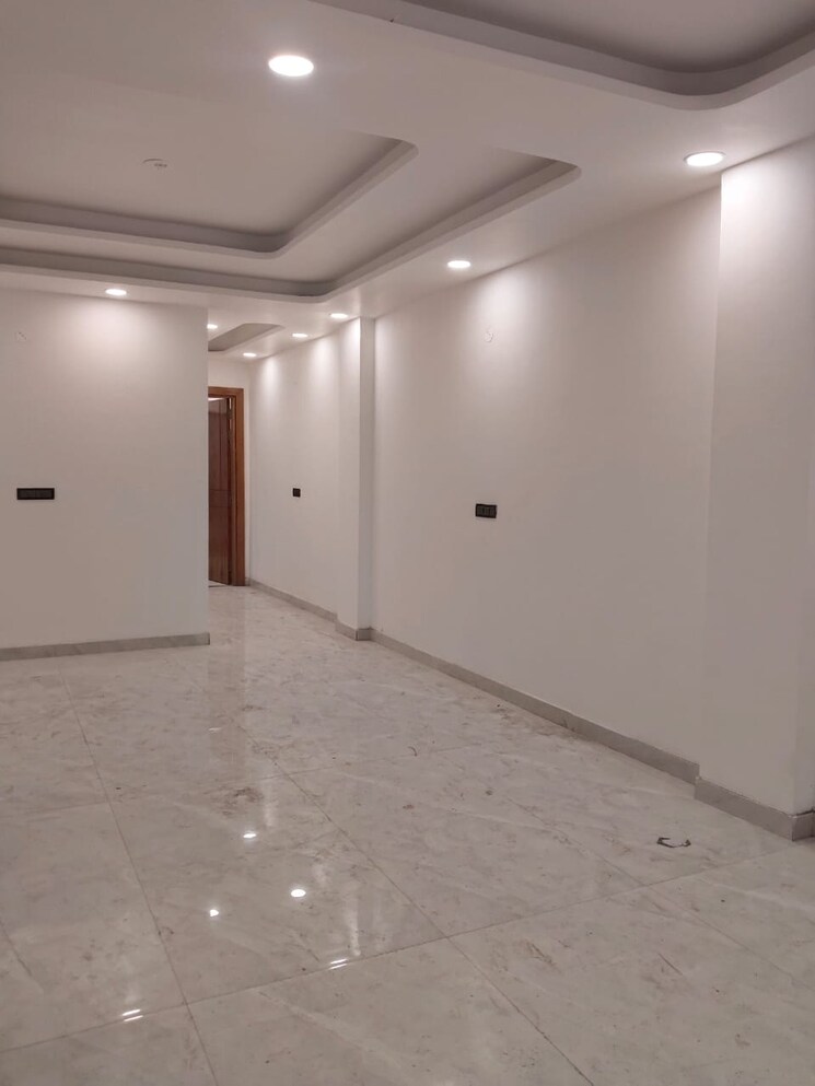 Room, sector 84 4 Bedroom 325 Sq.Yd. Builder Floor In Sector 84 Faridabad 9619856