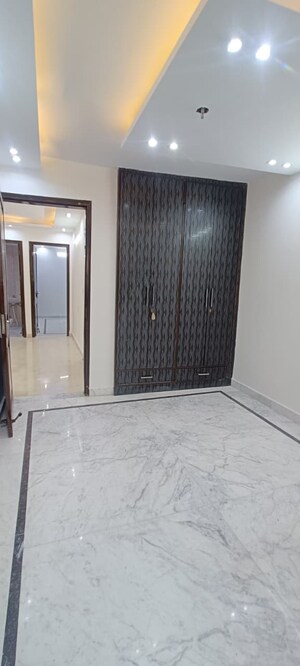 Building Lobby in 3 BHK Builder Floor at Rps Palms, Sector 88 – for Sale
