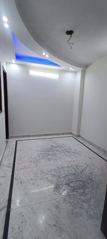 Room in 3 BHK Builder Floor at Rps Palms, Sector 88 – for Sale