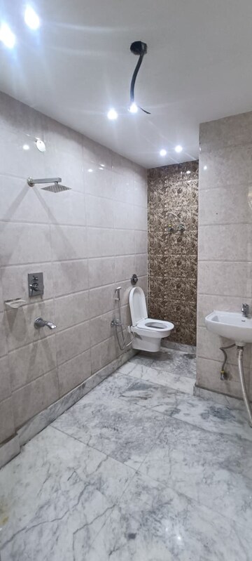 Bathroom in 3 BHK Builder Floor at Rps Palms, Sector 88 – for Sale