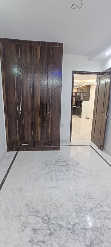 Building Lobby in 3 BHK Builder Floor at Rps Palms, Sector 88 – for Sale