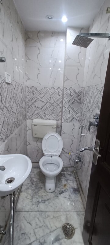 Bathroom in 3 BHK Builder Floor at Rps Palms, Sector 88 – for Sale