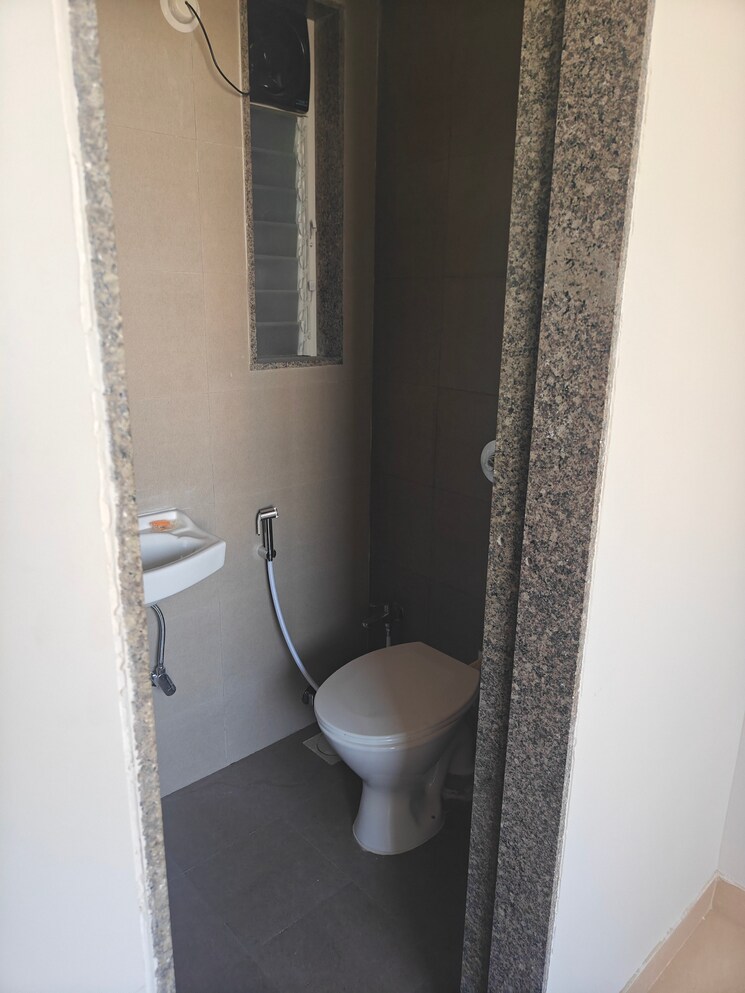 Bathroom, group-satellite-aarambh 1 Bedroom 400 Sq.Ft. Apartment In Malad East Mumbai 9620019