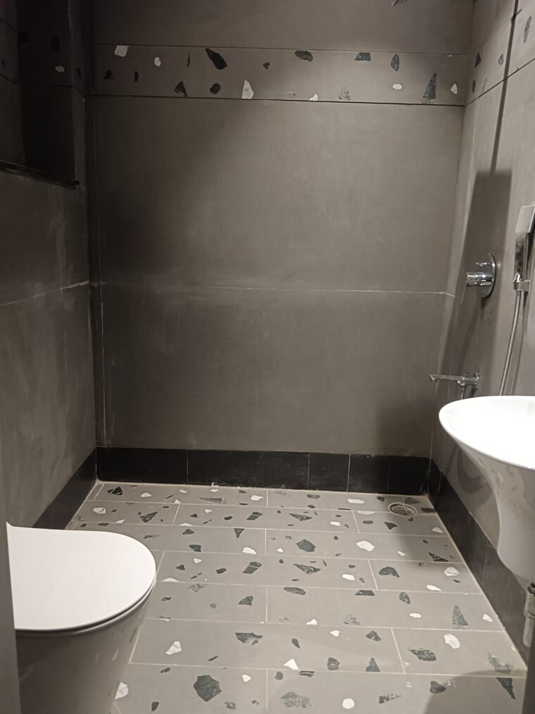 Bathroom, boutique-residential-apartments-e-335 3 Bedroom 2250 Sq.Ft. Builder Floor In East Of Kailash Delhi 9620085