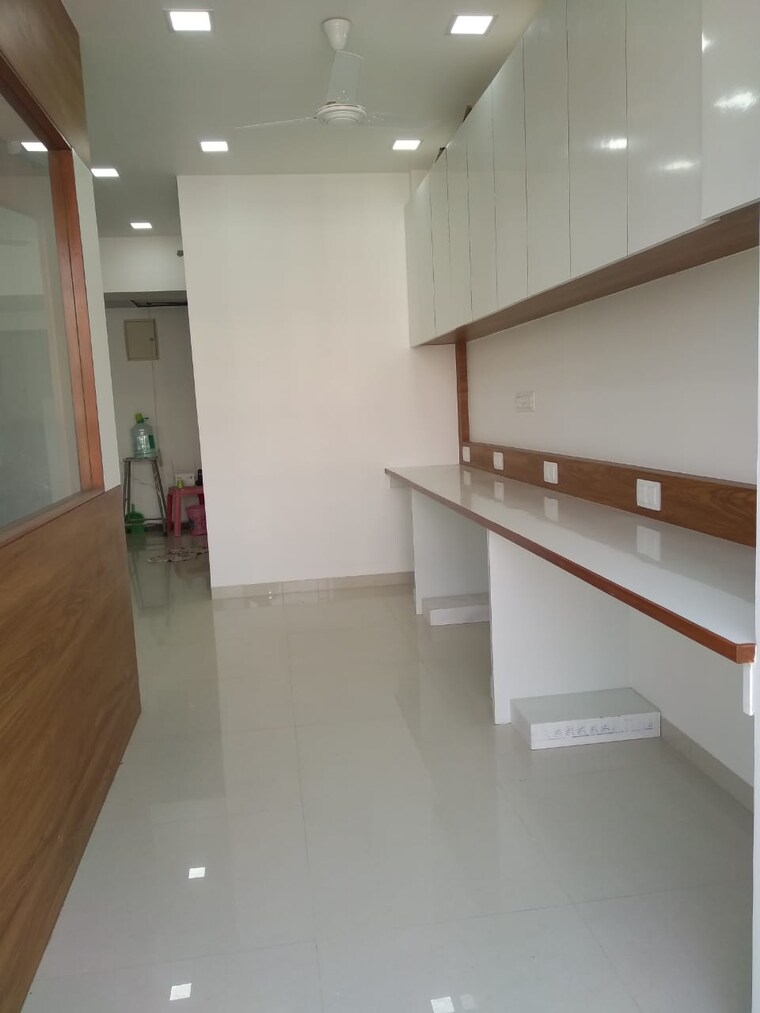 Team Area, sola road Commercial Office Space 600 Sq.Ft. In Sola Road Ahmedabad 9620072