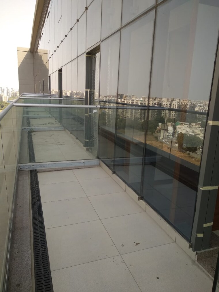Balcony, sola road Commercial Office Space 600 Sq.Ft. In Sola Road Ahmedabad 9620072