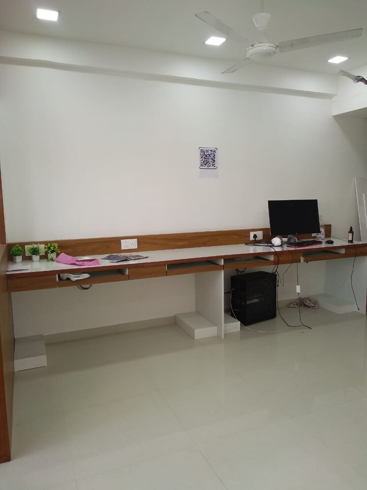 Team Area, sola road Commercial Office Space 600 Sq.Ft. In Sola Road Ahmedabad 9620072