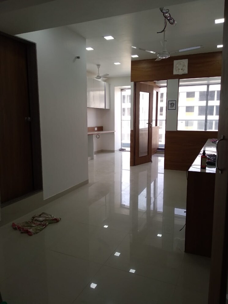 Team Area, sola road Commercial Office Space 600 Sq.Ft. In Sola Road Ahmedabad 9620072