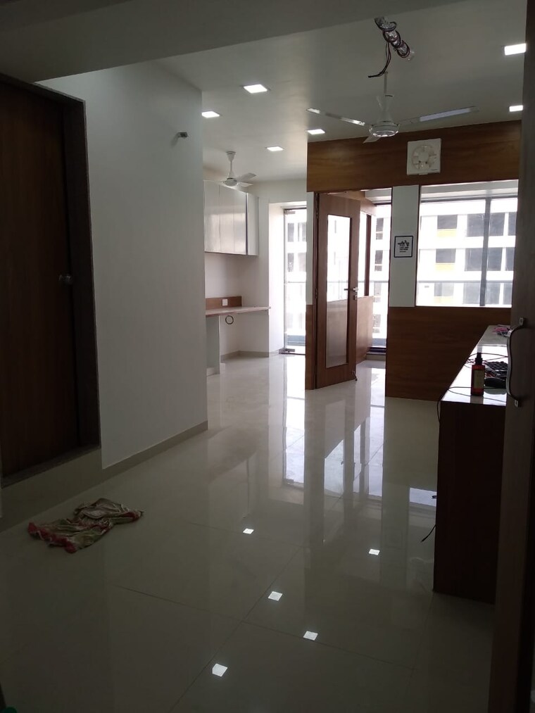 Team Area, sola road Commercial Office Space 600 Sq.Ft. In Sola Road Ahmedabad 9620072