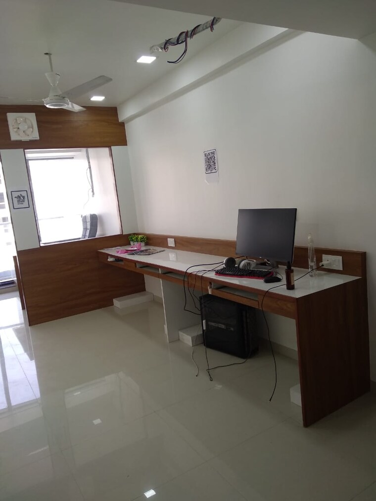 Team Area, sola road Commercial Office Space 600 Sq.Ft. In Sola Road Ahmedabad 9620072