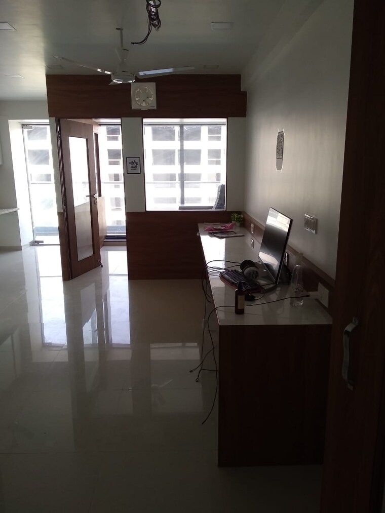 Team Area, sola road Commercial Office Space 600 Sq.Ft. In Sola Road Ahmedabad 9620072