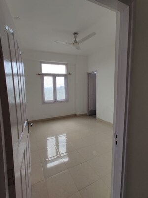 Room in 3 BHK Apartment at Bestech Park View City 1, Sector 48 – for Rent