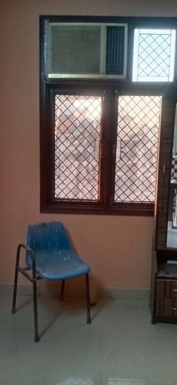 Furnished Amenities in 1 BHK Builder Floor at Nirman Vihar – for Rent