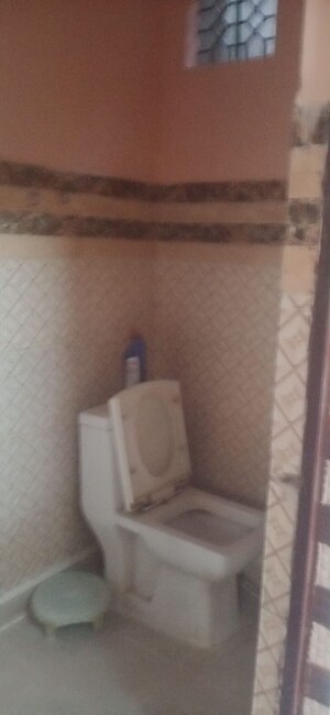 Bathroom in 1 BHK Builder Floor at Nirman Vihar – for Rent