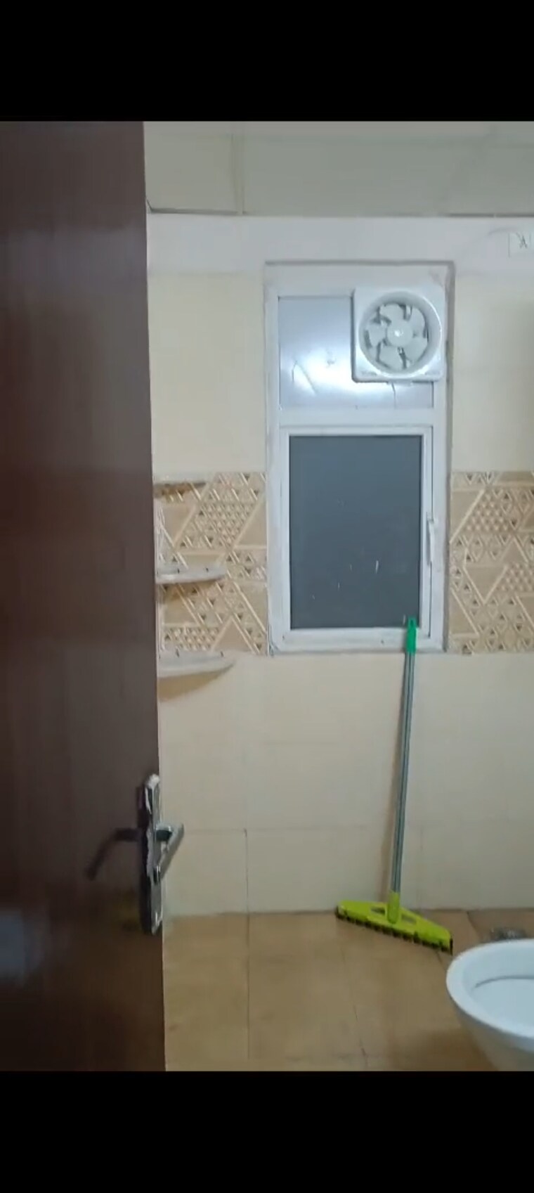 Attached Bathroom, amrapali-kingswood 3 Bedroom 1425 Sq.Ft. Apartment In Sector 4 Greater Noida Greater Noida 9620291