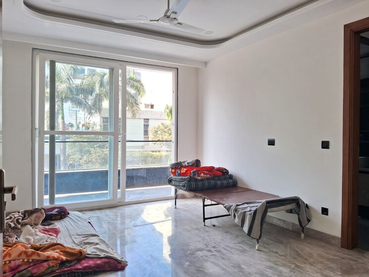  Parking, east-of-kailash-block-b-rwa 3 Bedroom 1800 Sq.Ft. Builder Floor In East Of Kailash Delhi 9620343