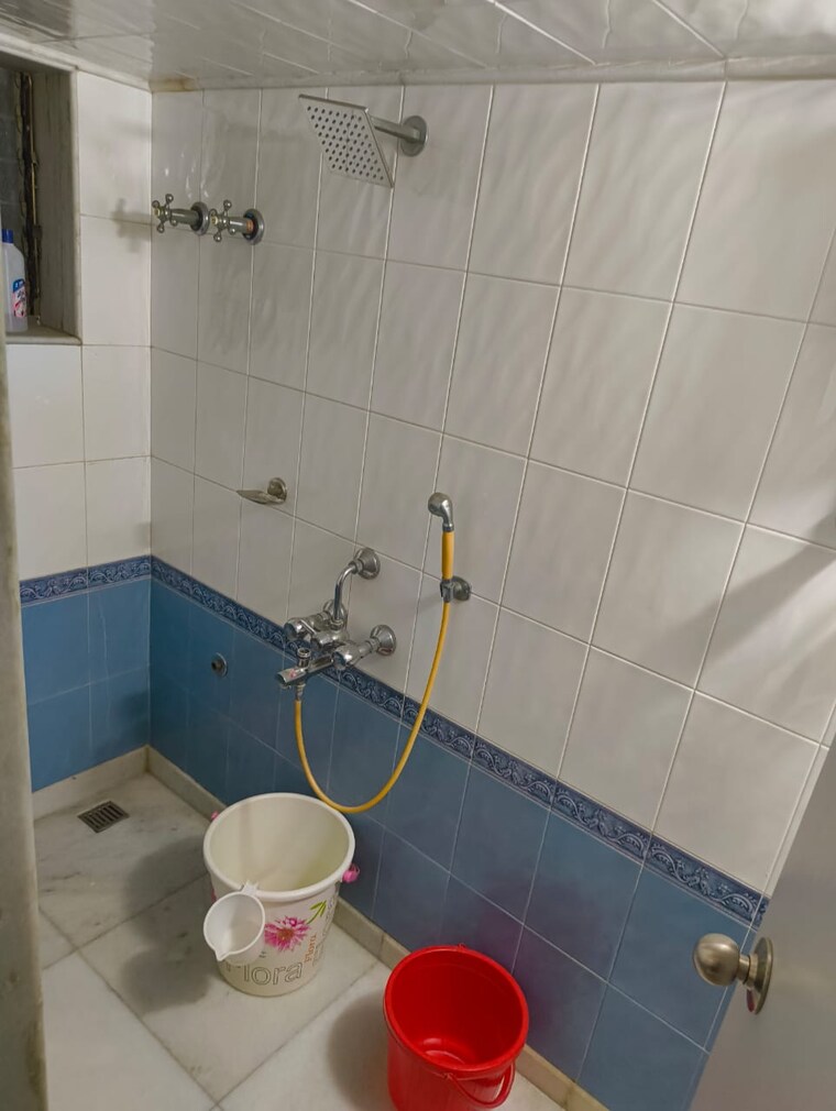 Bathroom, mig-colony 1 Bedroom 605 Sq.Ft. Apartment In Worli Mumbai 9620361