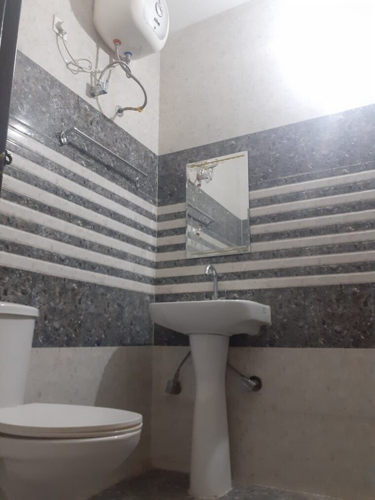 Attached Bathroom, aerocity 2 Bedroom 2000 Sq.Ft. Independent House In Aerocity Mohali 9620445