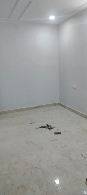 Room in 2 BHK Apartment at Janakpuri – for Rent