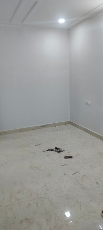 Room in 2 BHK Apartment at Janakpuri – for Rent