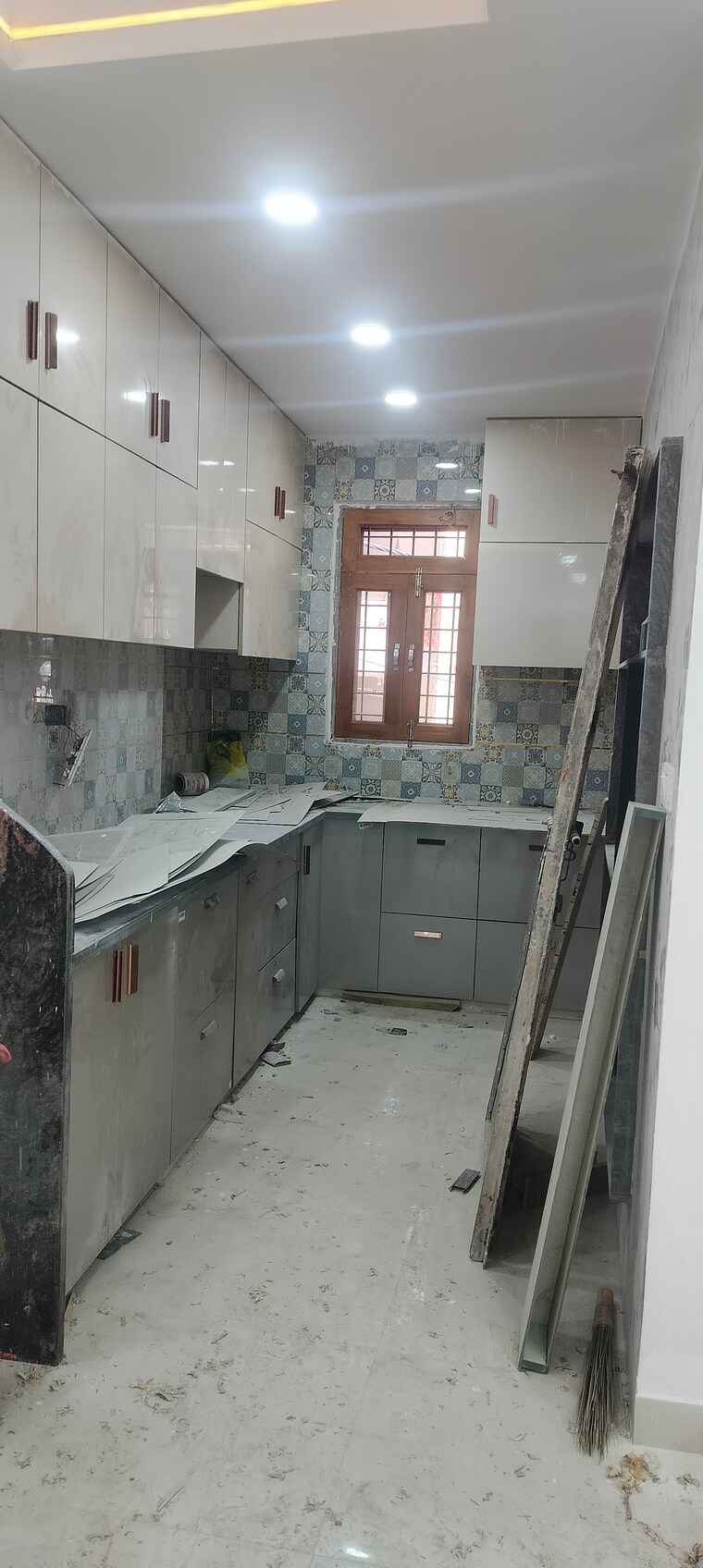 Kitchen, janakpuri 2 Bedroom 1000 Sq.Ft. Apartment In Janakpuri Delhi 9620485