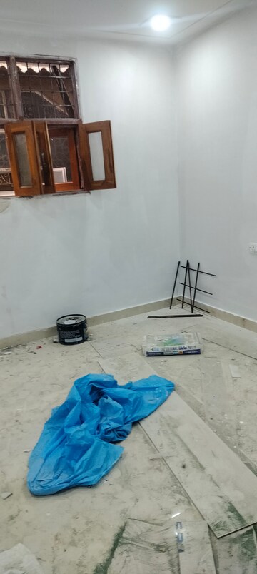 Room in 2 BHK Apartment at Janakpuri – for Rent