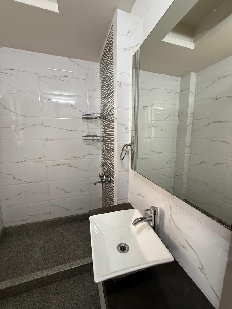 Bathroom, kalkaji 1 RK 500 Sq.Ft. Builder Floor In Kalkaji Delhi 9620507