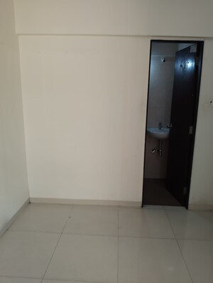 Room in 1 BHK Apartment at Bhoomi Samarth, Goregaon East – for Rent