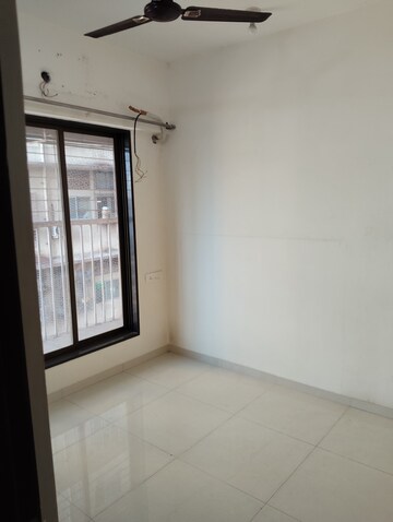 Room in 1 BHK Apartment at Bhoomi Samarth, Goregaon East – for Rent