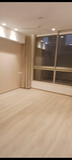 Room in 3 BHK Apartment at Hiranandani Estate – for Sale