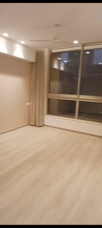 Room in 3 BHK Apartment at Hiranandani Estate – for Sale