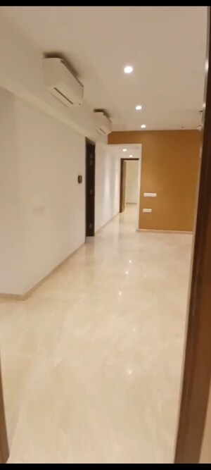 Room in 3 BHK Apartment at Hiranandani Estate – for Sale