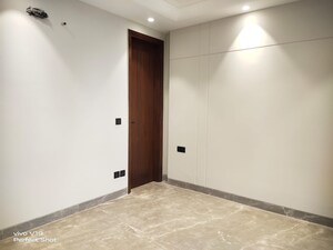 Room in 3 BHK Builder Floor at Boutique Residential Apartments E-335, East Of Kailash – for Sale