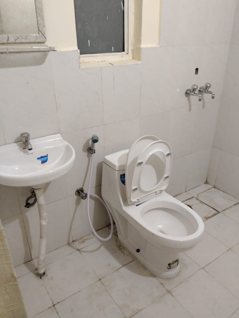 Bathroom, smart-world-gems 2.5 Bedroom 1107 Sq.Ft. Builder Floor In Sector 89 Gurgaon 9620653
