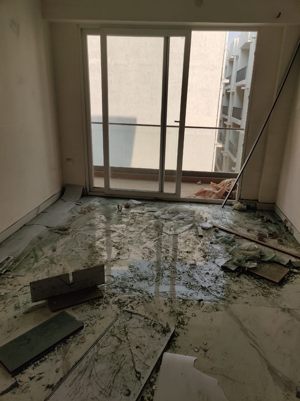 2.5 BHK + Study Room 1107 Sq.Ft. Builder Floor in Smart World Gems