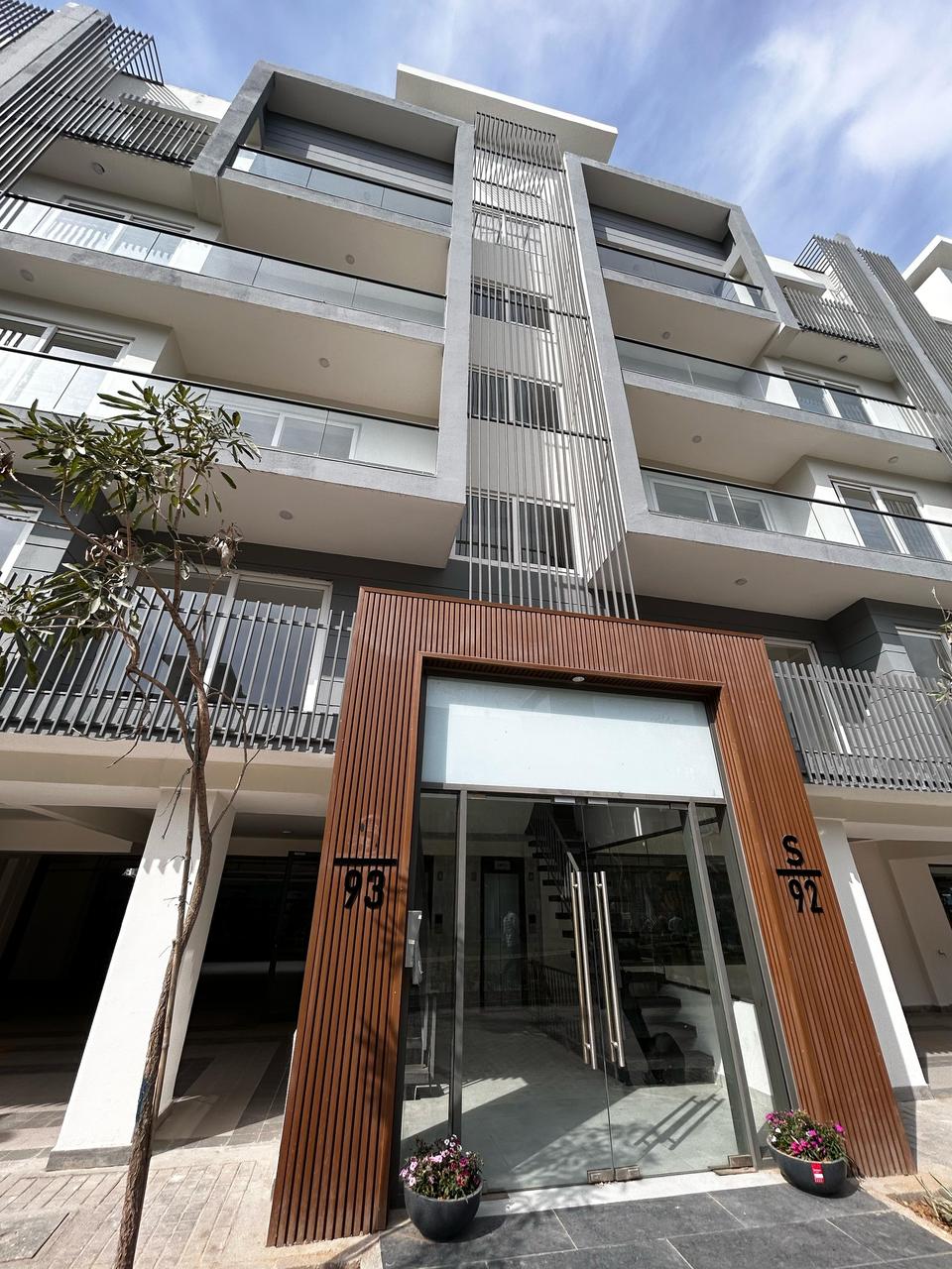 2.5 BHK + Study Room 1109 Sq.Ft. Builder Floor in Smart World Gems