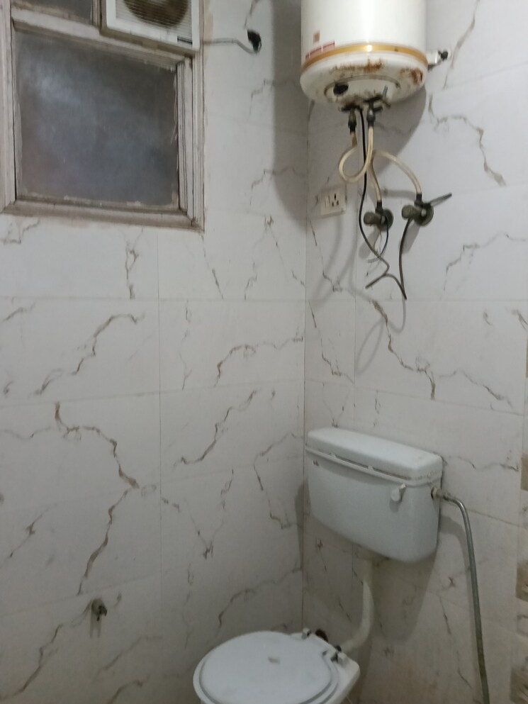 Bathroom, indira vihar 2 Bedroom 850 Sq.Ft. Builder Floor In Indira Vihar Delhi 9620724