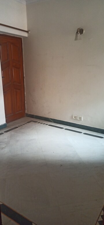 Room in 3 BHK Apartment at Sanskriti Apartments Gurgaon, Sector 43 – for Rent