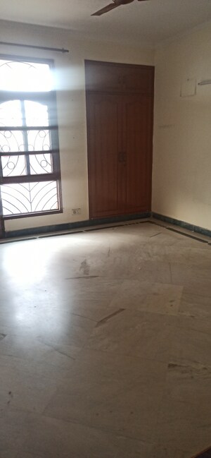 Room in 3 BHK Apartment at Sanskriti Apartments Gurgaon, Sector 43 – for Rent