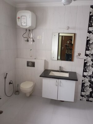 Bathroom in 2.5 BHK Apartment at Jm Orchid, Sector 76 – for Rent
