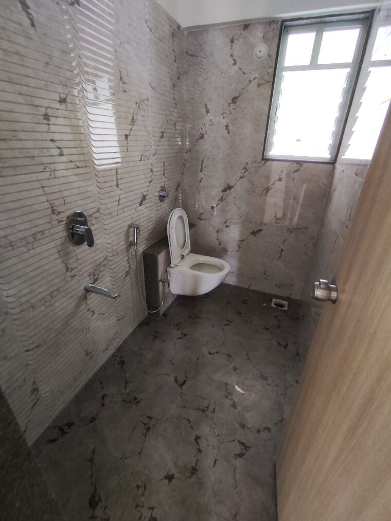 Bathroom, v-top-valonia 3 Bedroom 1100 Sq.Ft. Apartment In Punawale Pune 9620839