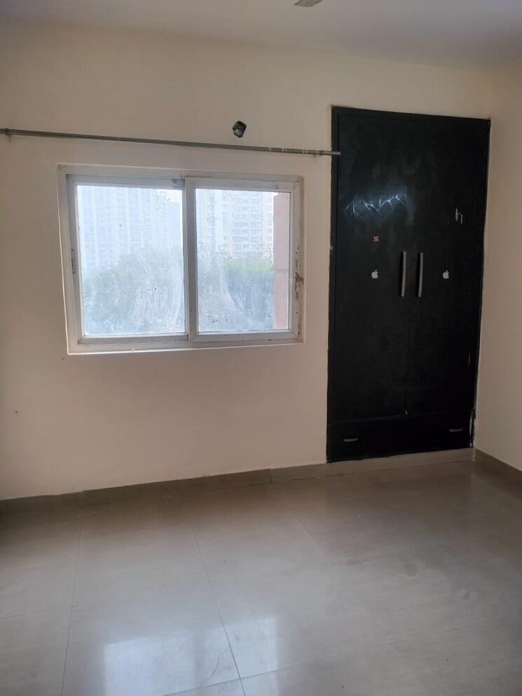 Room, nimbus-the-hyde-park 2 Bedroom 915 Sq.Ft. Apartment In Sector 78 Noida 9620900