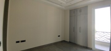 Room in 3 BHK Builder Floor at Sector 8 – for Rent